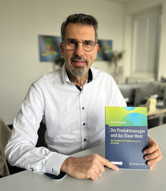 Der Produktmanager und das Blaue Meer : Das Praxisbuch für Produktmanager im B2B-Markt - Taschenbuch – 17. Oktober 2024, von Robert Wachendorff (Autor)